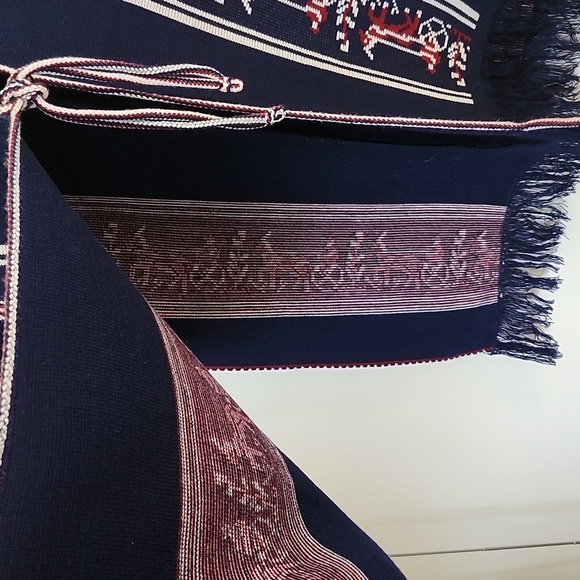 Poncho Shrug with front tie and fringe. - Picture 6 of 9